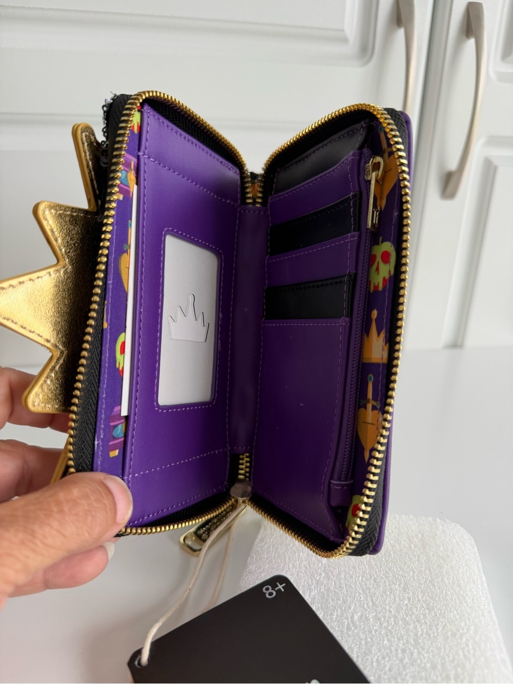 Loungefly Disney’s Evil Queen Sequined Backpack NWT - Picture 6 of 8